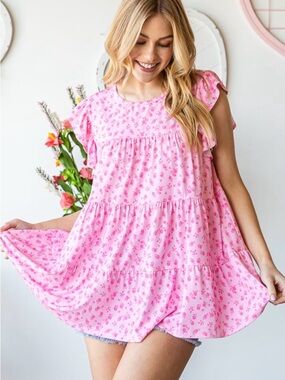 Heimish Pink Floral Tiered Flutter Sleeve Blouse NWOT (in original packaging)